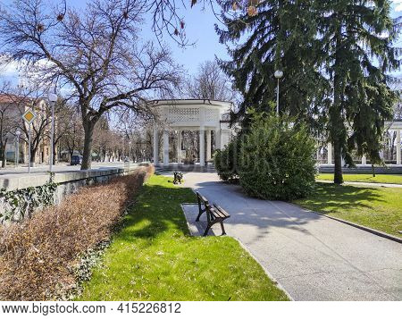 Hisarya, Bulgaria - December 26, 2018:  Fountain With Mineral Water Under Roman Columns In Town Of H