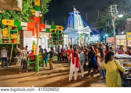Howrah, West Bengal, India -14th April 2019: Children Are Riding On Nagordola- A Traditional Amuseme
