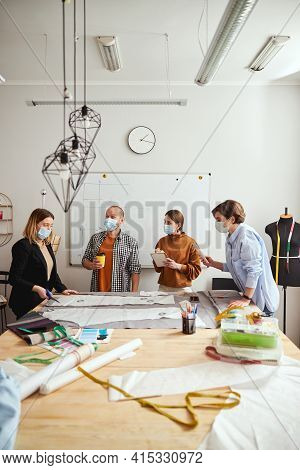 Shocked Man And Woman Staring At Couturiere