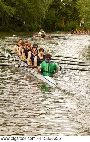 Oxford, Uk 06-04-2011: Traditional Annual Summer Eights Rowing Competition In University Of Oxford. 