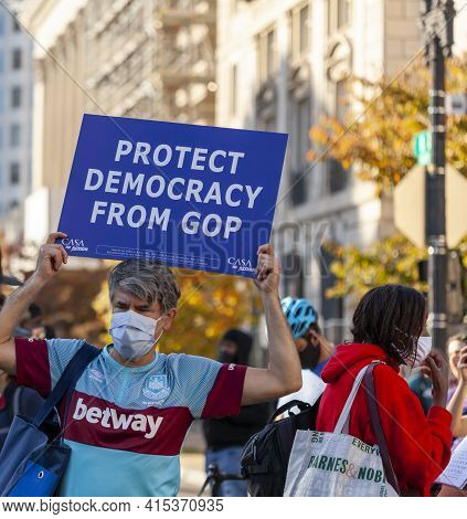 Washington Dc, Usa 11/06/2020: Crowd Gathered Near White House Protests President Trump's Action To 