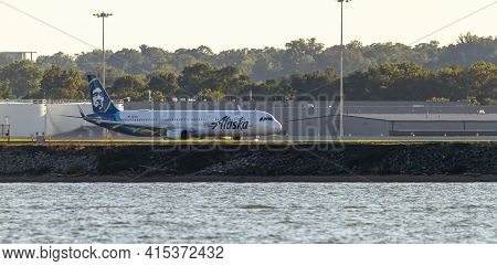Washington Dc, Usa 10/03/2020: An Airbus A321 Airplane Operated By Alaska Airlines Is Speeding Up On