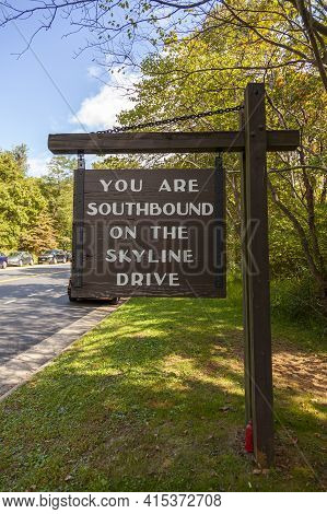 Shenandoah Valley, Va, Usa 09/27/2020: Entrance Of Shenandoah National Park, A Popular Getaway Desti