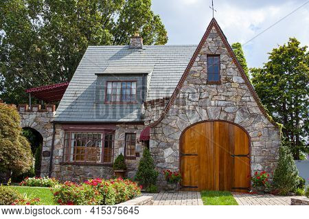 Frederick, Md, Usa 08/14/2020: A Stylish Elegant House In Downtown Frederick. This Single Family Hom