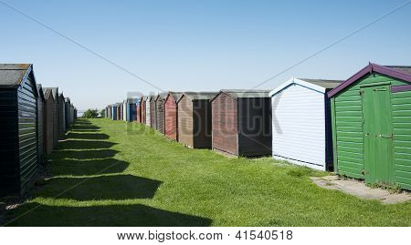 Pláž chaty na Dovercourt, poblíž Harwich Essex, Velká Británie.