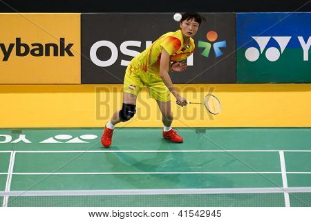 クアラルンプール - 1 月 15 日: 中国の八尾 Xue 羽根彼女回で予選の試合中にスマッシュします。