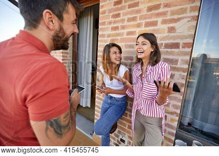 Group of students hanging out outisde on break