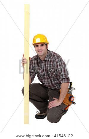 木匠控股的一块厚木板