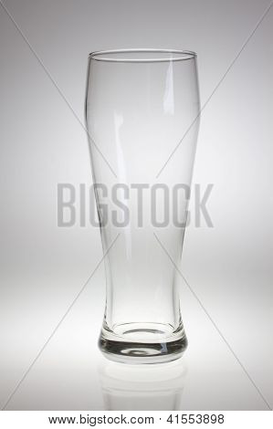 Sklo prázdné plechovky od piva