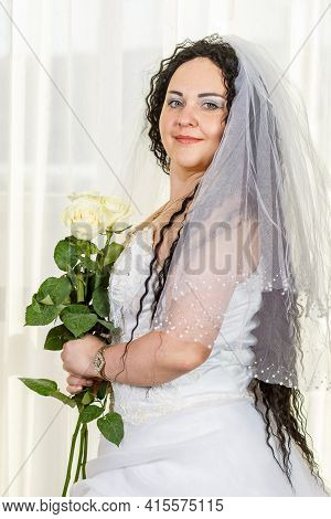 A Jewish Bride Stands In The Hall Before The Chuppa Ceremony With A Bouquet Of White Roses In Her Ha