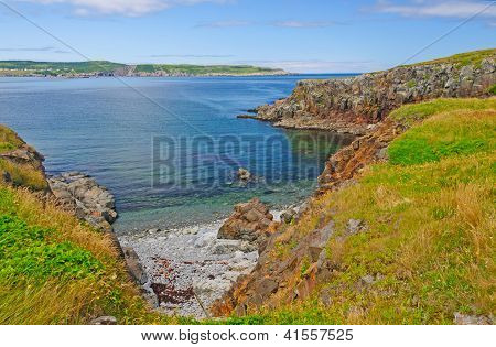 Beschutte baai aan de Atlantische kust