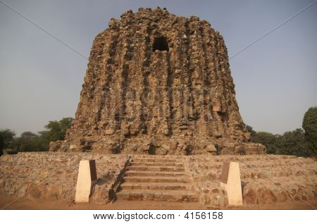 Alai Minar Qutub Minar kompleks