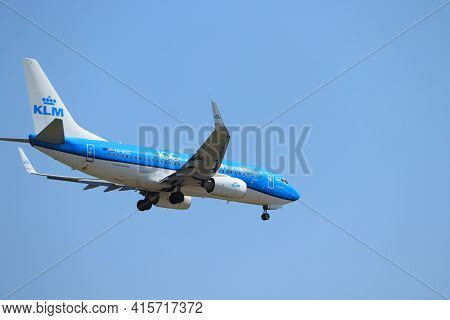 Amsterdam, The Netherlands - August, 7th 2020:    Final Approach To Polderbaan Runway At Schiphol Am