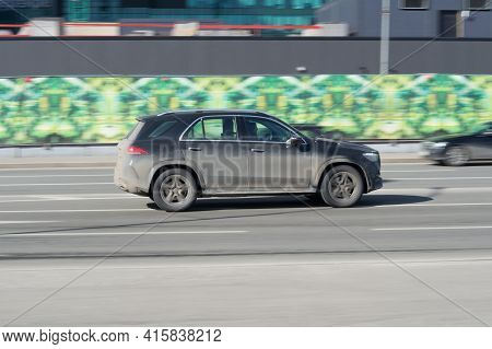 Moscow, Russia - March, 2021: Fast Moving Dirty Suv Rides On A City Road. A Car On Asphalt Road In M