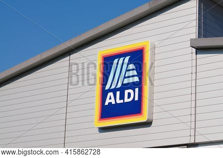 Morbio Inferiore, Ticino, Switzerland - 10th March 2021 : Aldi Supermarket Sign On A Store Building 