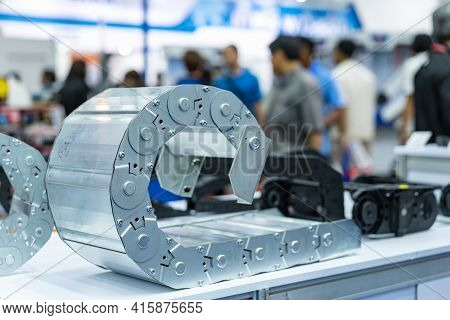 Metal Industrial Flexible Drag Chain Accessories Of Machine For Protect Wire And Cable On Table