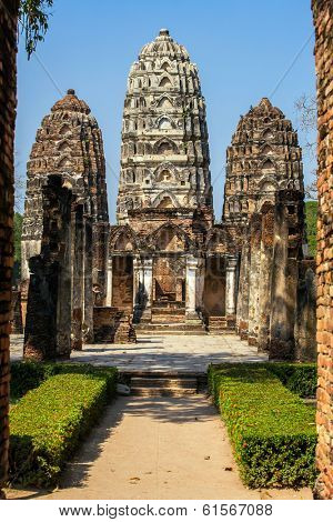 Wat Si Sawai Khmer-style temple in Sukhothai Historical Park, Thailand