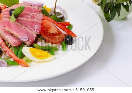 Nicoise With Fresh Tuna And Vegetables