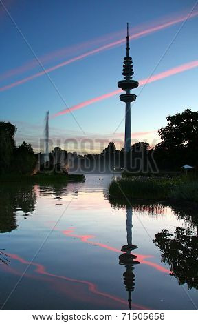 Heinrich-hertz-turm And Planten Un Blomen Park, Hamburg