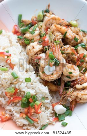 Prawns Fried With Chilies And Green Onions