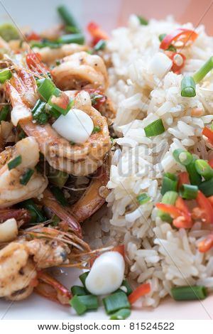 Prawns Fried With Chilies And Green Onions