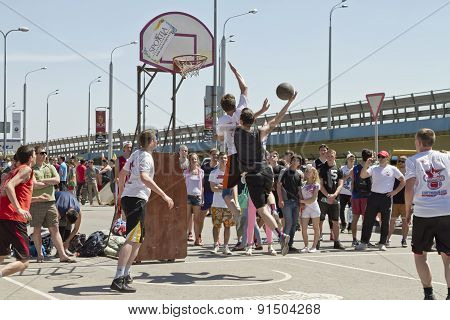 A Throw From An Average Distance Covering Defender