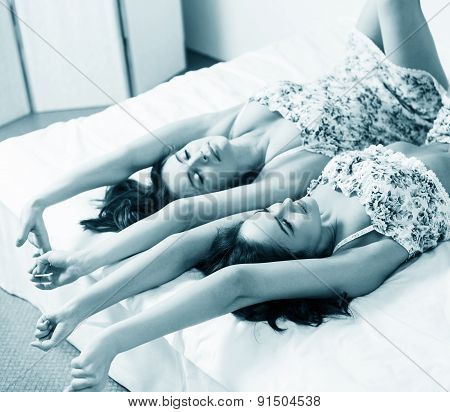 Ttwo beautiful women in the bed