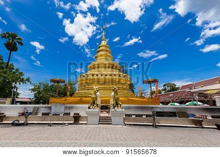 Chiang Mai, Thailand. Wat Phra That Sri Chom Thong Temple.
