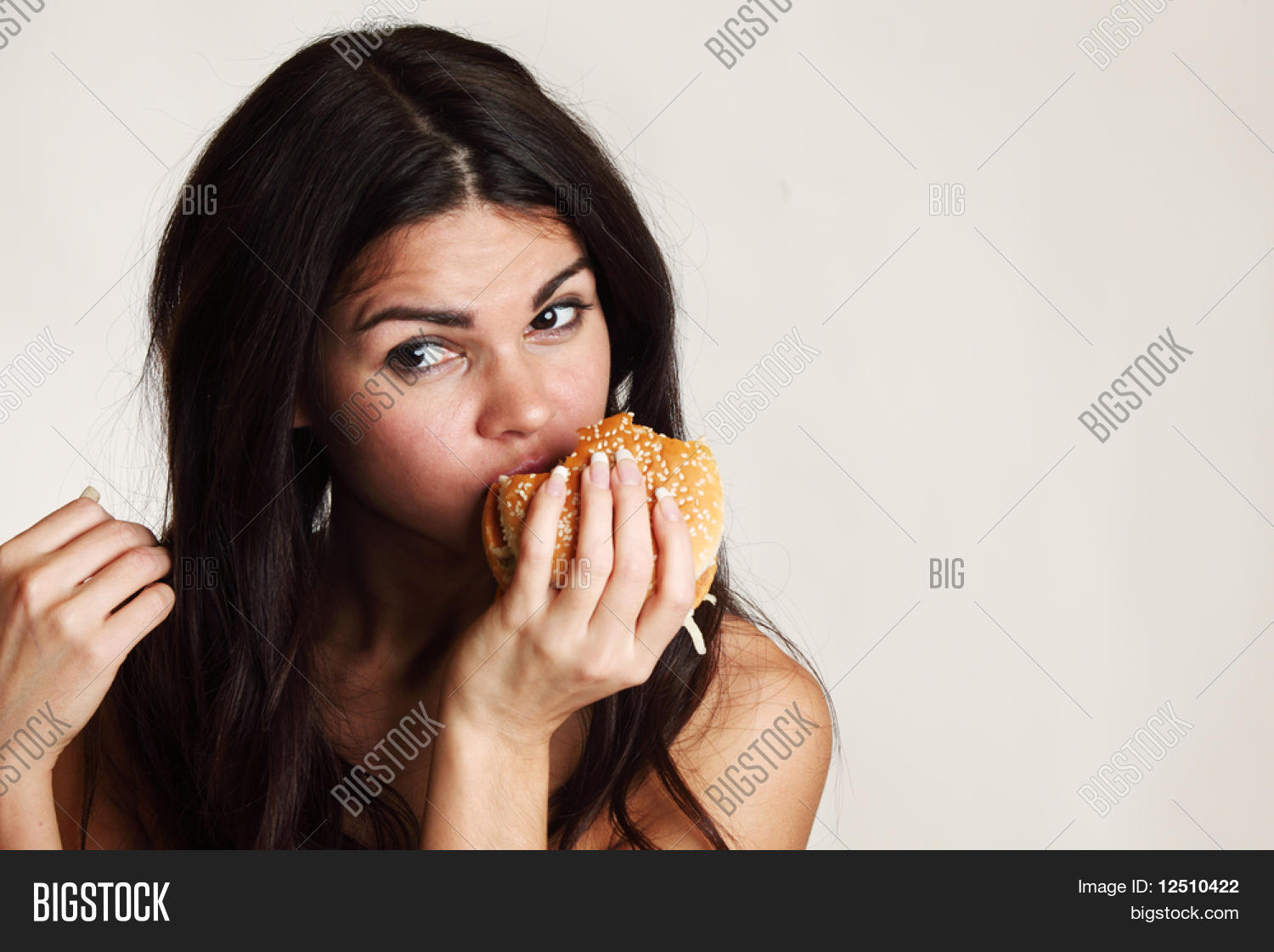 Лицо беляша из дерзко. Billie eilish беляш. Беляш актриса. Billie elish мем. Лицо беляша из дерзко.