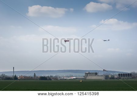 unpowered glider pulled by a rope sport plane