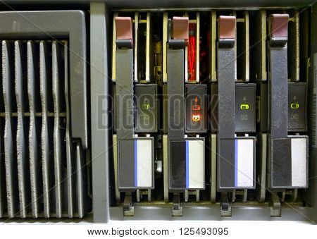 old server array of disk failure orange led