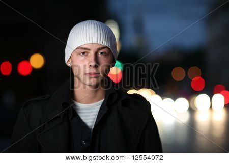 Urban Portrait eines jungen Mannes