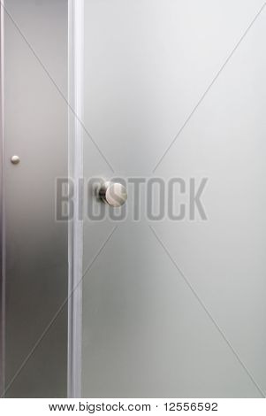 กระจกประตู