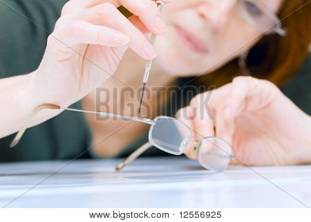 ซ่อมแว่นตา