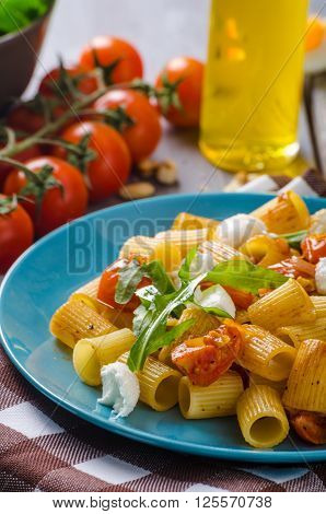 Rigatoni Pasta With Mozzarella And Tomato