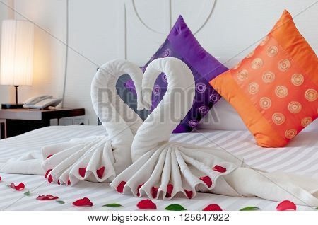 Swans origami bedding at the hotel room