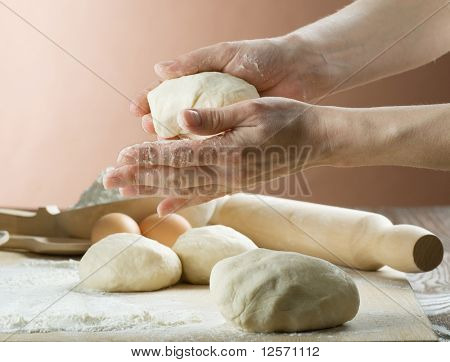 den Teig kneten