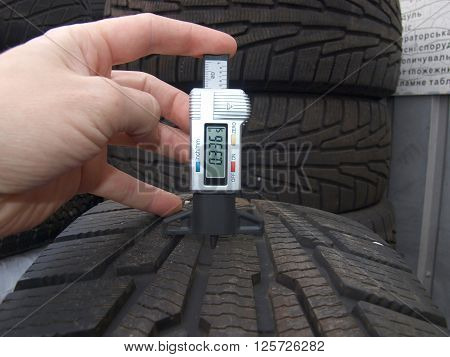 tire for car measurement of the tread wear
