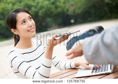 Csutomer pay with cellphone
