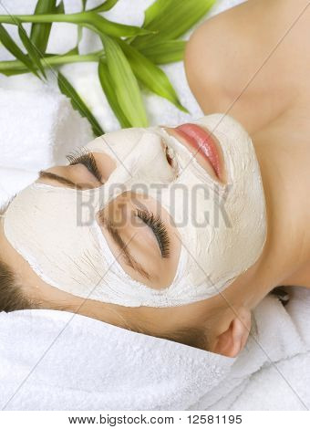 Spa gezichtsbehandeling klei masker