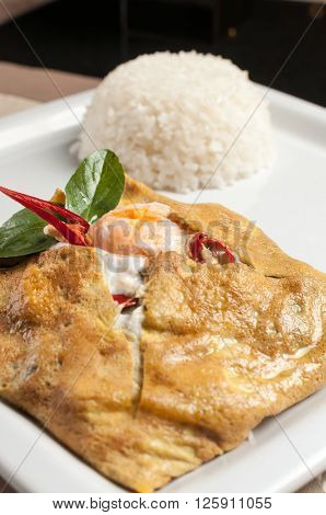 Food series : Steamed rice with Thai stuffed omelet, Thai foods
