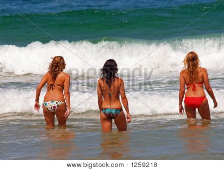 3 Bikinis