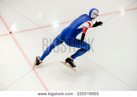 start athlete speed skater sprint race at competition