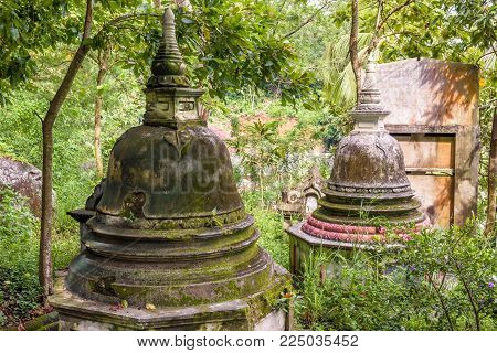 Ancient Buddhist stupas in Mulkirigala Raja Maha Vihara rock temple in Sri Lanka
