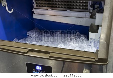 cube ice in ice making machine ; close up