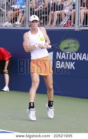 TORONTO: 11 DE AGOSTO. Stephanie Dubois joga contra Kathrin Woerle da Rogers Cup 2011 no dia 1 de agosto