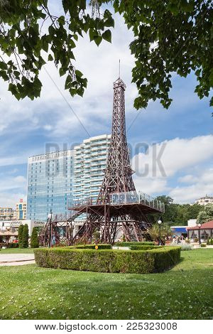 Golden Sands Varna, Bulgaria 5 June, 2016: Mini Eiffel Tower And International Hotel In Golden Sands