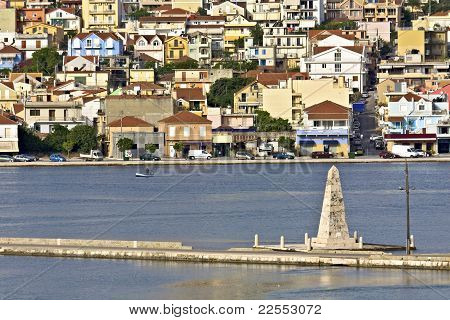 Řecké město Argostoli na Kefalonia