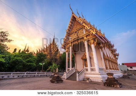 Temple (thai Language:wat Chan West) Is A Buddhist Temple (thai Language:wat) It Is A Major Tourist 