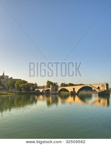 Il ponte di Papi sul fiume Rodano presso Avignone Francia
